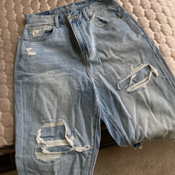 Distressed Curvy Mom Jean AE - Picture 2 of 6